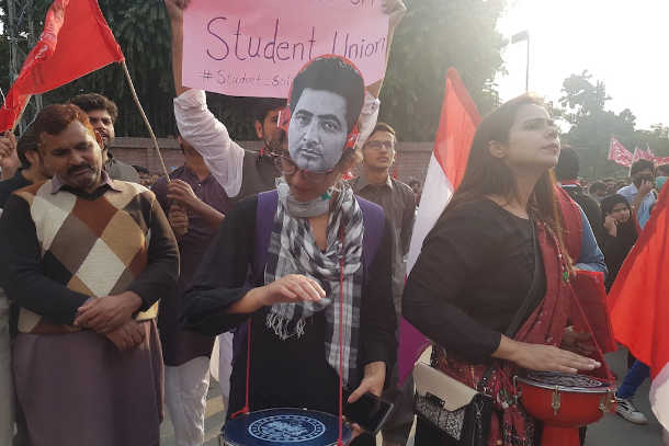 'Red Revolution': Student protest sweeps Pakistan