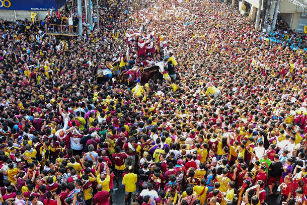 Manila procession leaves tons of garbage, hundreds hurt