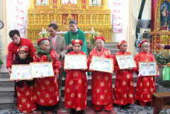 Elderly Vietnamese praised as good examples of faith