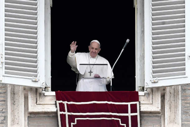 Unwell pope withdraws from spiritual retreat