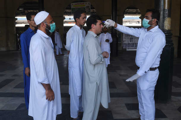 Virus-hit Pakistan province reaches out to Catholic community