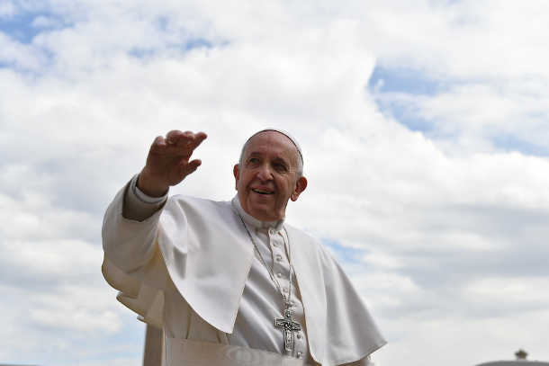 Pope Francis: Young must 'go up to the mountain'