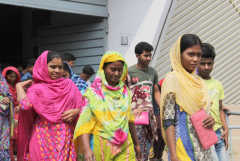 Covid-19 fears as Bangladesh garment factories reopen