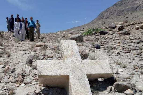 Ancient Christian cross found in northern Pakistan