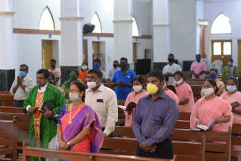 Indian bishops asked to go slow on resuming public Masses