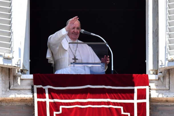 US Catholic media must inspire unity amid division, pope says