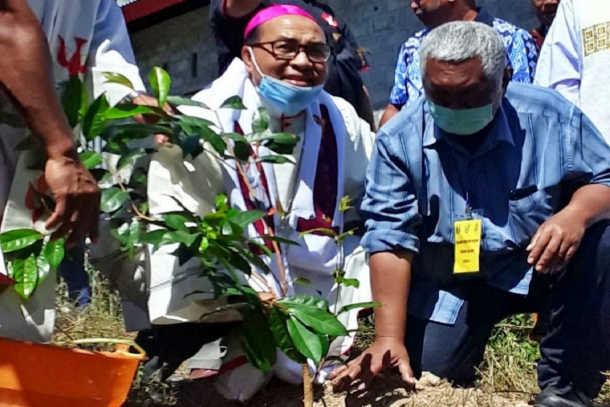 Indonesian bishop warns against corporate landgrabbers 