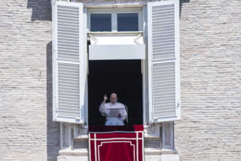 At Angelus, pope backs UN resolution calling for global ceasefire