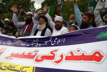 Group seeks crackdown against Pakistan temple opponents 