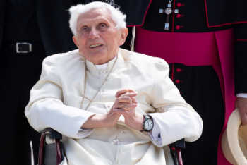 Pope Benedict XVI 'extremely frail': report