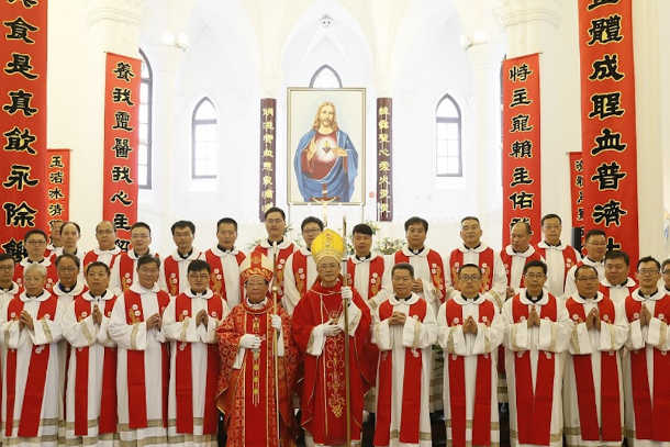China's state church installs sixth bishop