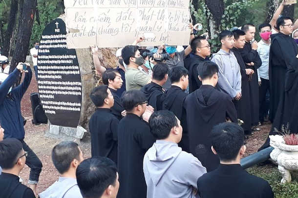 Vietnamese Benedictines condemn authorities' 'terrorism'
