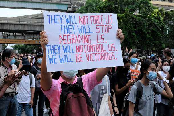 Defiant young Thais call on PM to resign - UCA News