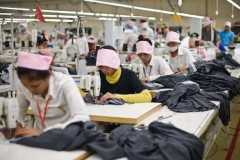 Cambodian garment workers mired in poverty despite stimulus