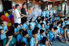 Catholics spread joy to disabled Buddhist children in Vietnam