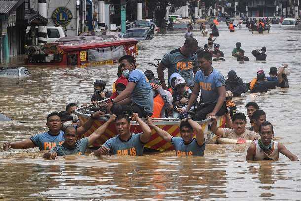 Typhoon Vamco lashes Philippine capital