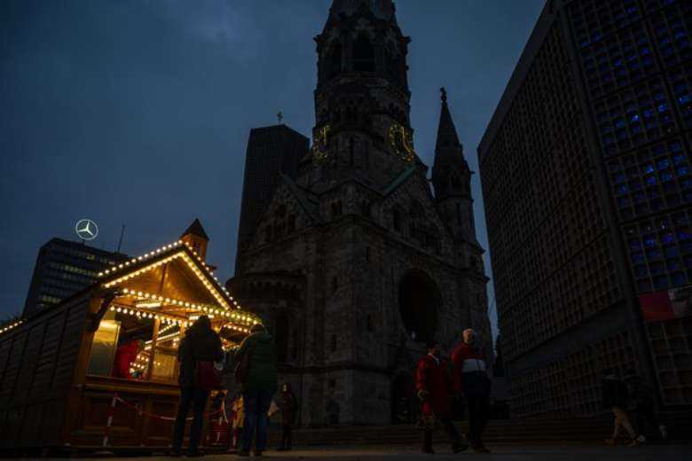 During pandemic, expert urges ban on singing in church at Christmas