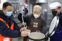 Homeless get a helping hand from Korean Catholics