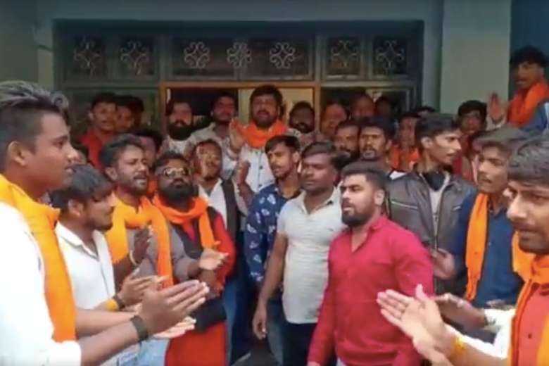 Hindu activists 'terrorize' Indian Christians in Catholic media center