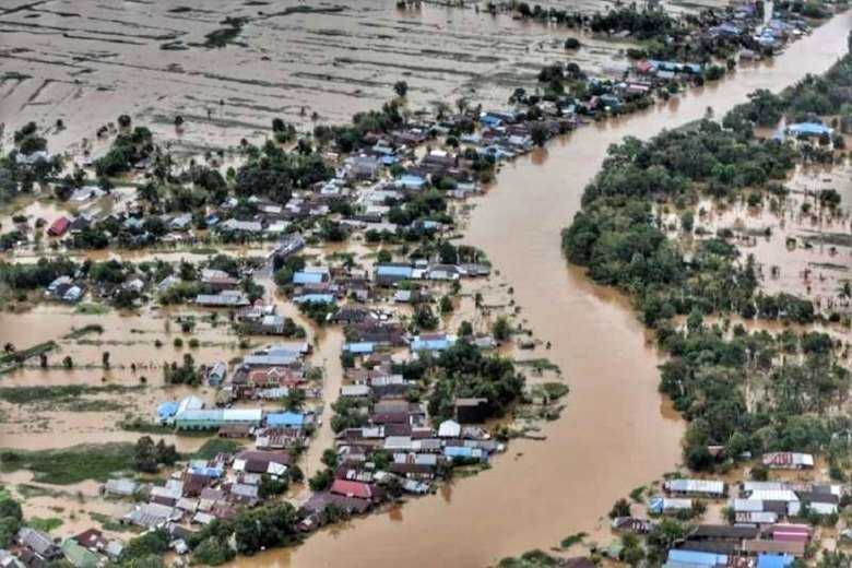 Indonesian groups to sue Widodo over deadly flood 