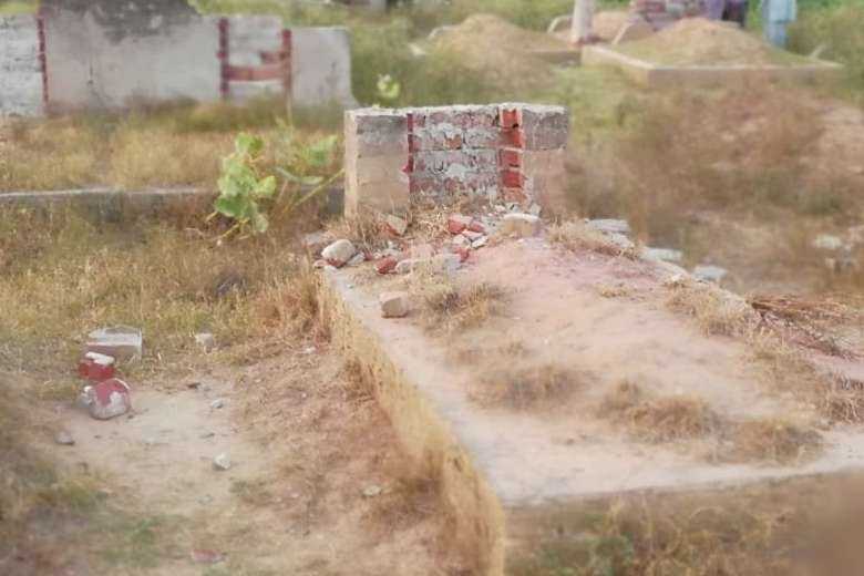 Pakistani Ahmadis accused of blasphemy over Islamic tombstones