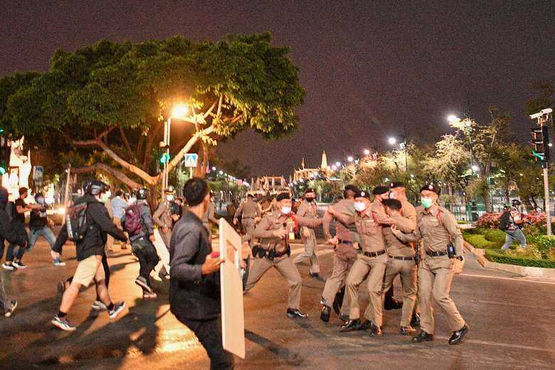 Thai police slammed for attacking peaceful protesters