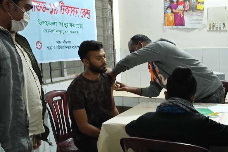 Poor response to Bangladesh's Covid-19 vaccination drive