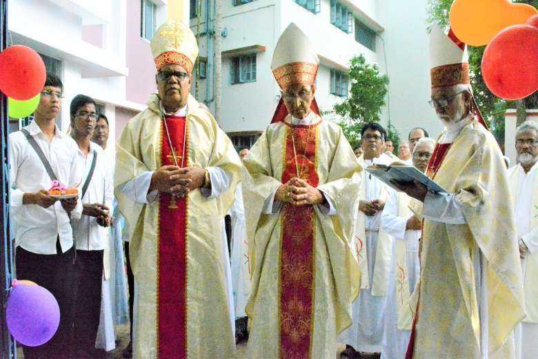 Catholics mourn Bangladeshi Jesuit bishop