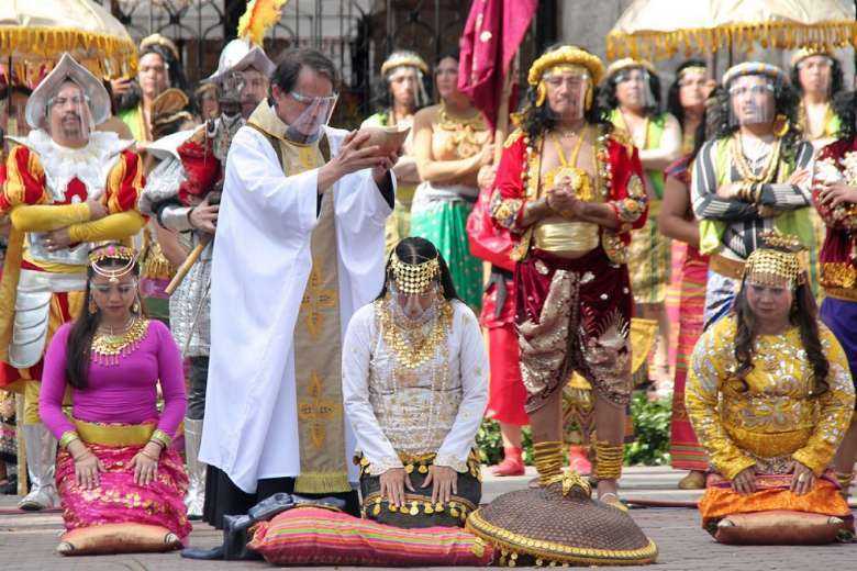 Filipino Catholics mark country's firstever baptism UCA News