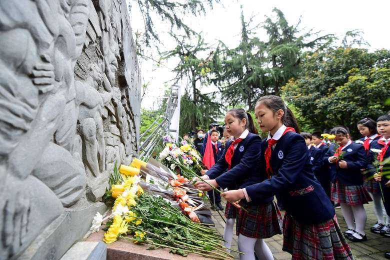 Chinese Christians honor ancestors at Easter 