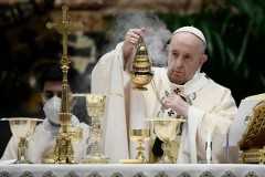Pope Francis 'moved' by registry of nighttime adoration 