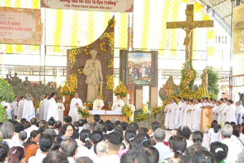 Vietnamese Catholics asked to follow martyr's example