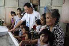 Filipinos seek deliverance on Divine Mercy Sunday