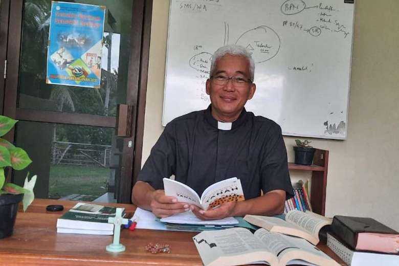 Redemptorist priest-lawyer helps poor find justice in Indonesia
