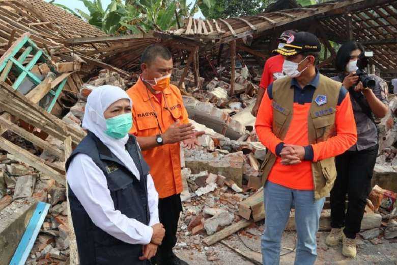 Strong earthquake rocks East Java in Indonesia