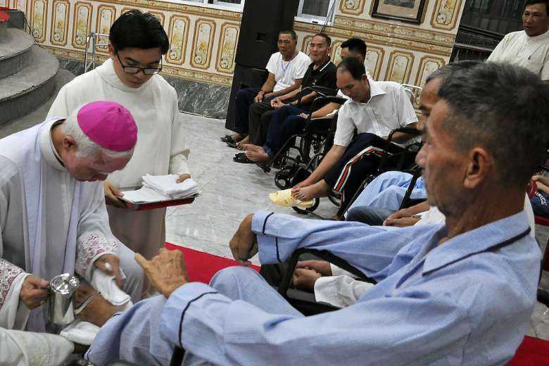 Vietnamese bishop washes disabled people's feet