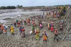 Thirst haunts cyclone-affected poor on Bangladesh's coast