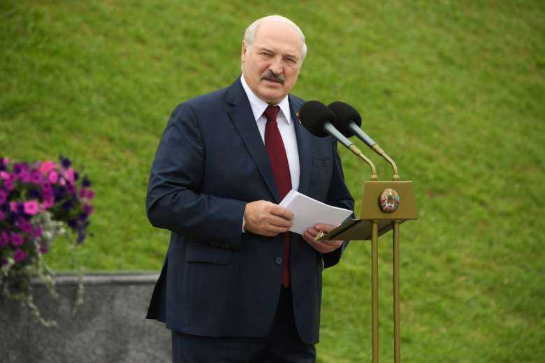 Belarusian president warns against singing decades-old hymn