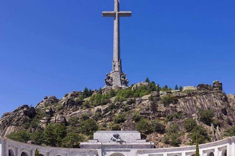 Benedictines vow to stay at Spanish civil war site 