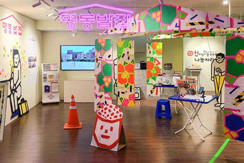 Exhibition seeks support for church-run kitchen for poor Koreans