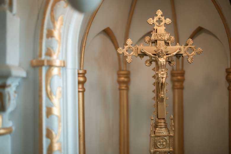 Public schools can display crucifix when decided democratically, court rules