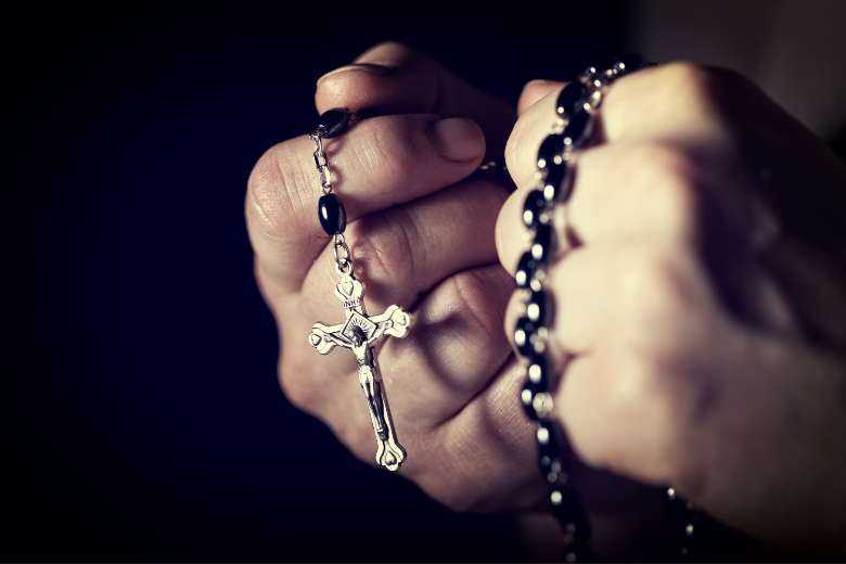 US groups want a million people to pray rosary for life