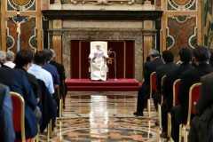 Use Gospel as a guide, not an ideology, pope tells Claretians