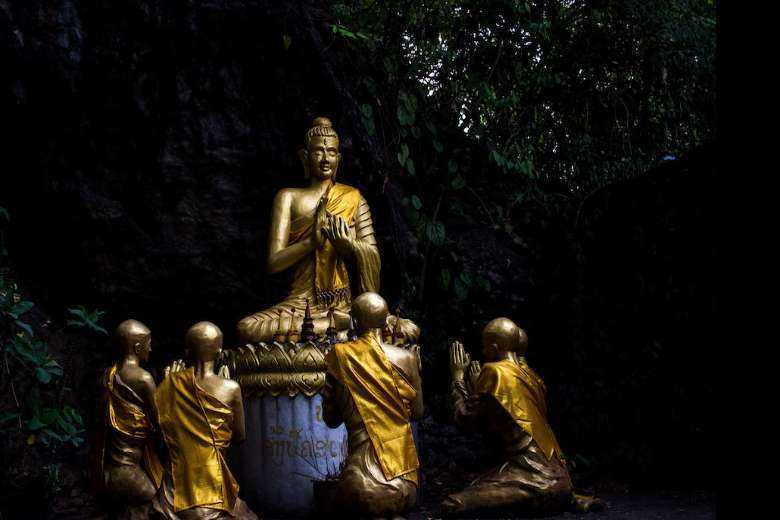 Lao Buddhists oppose Chinese-style Buddha statue