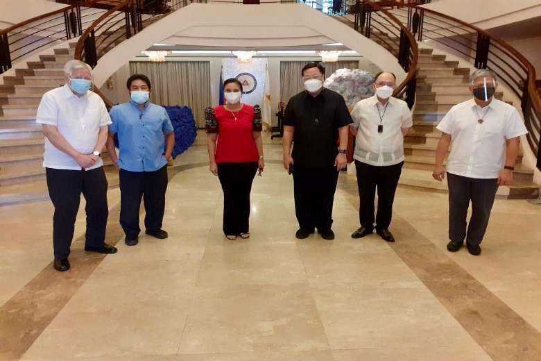 Philippine opposition group endorses Robredo as poll pick 