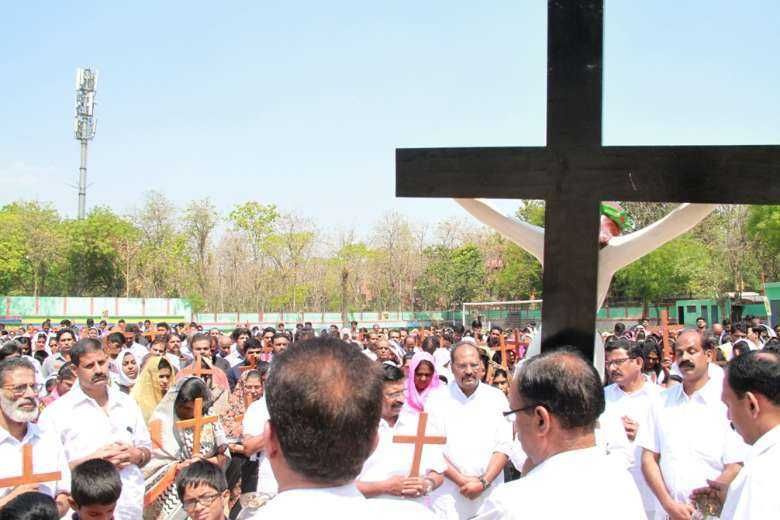 Indian pastor injured after mob barges into church