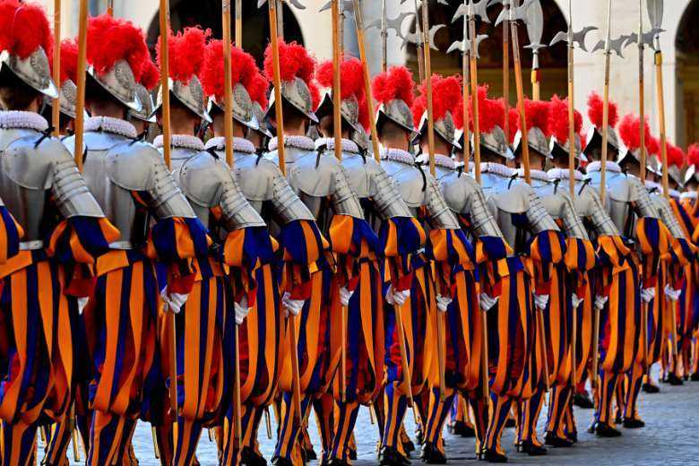 Three Swiss Guards quit over compulsory Covid vaccination