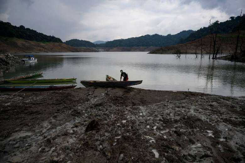 Philippine bishop renews battle cry against dam project