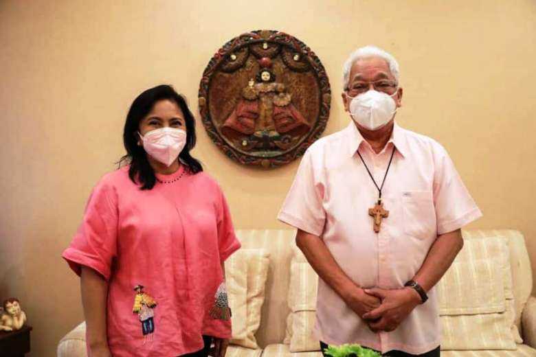 Philippine clergy join Robredo’s pink campaign