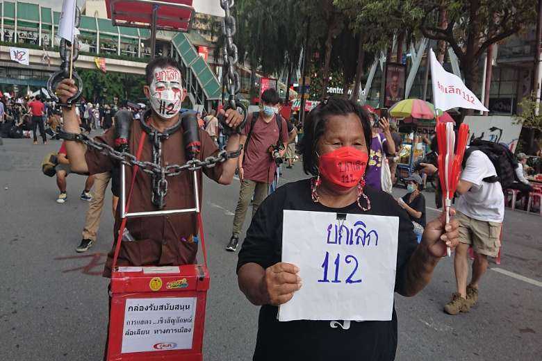 Thais step up protests against lese majeste law